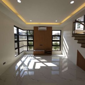 Elegant and Luxurious 4-Bedroom Dream Home with Pool in Forest Park North_152140