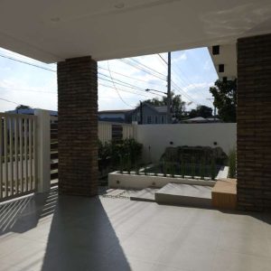 Elegant and Luxurious 4-Bedroom Dream Home with Pool in Forest Park North_152800