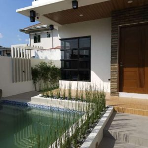 Elegant and Luxurious 4-Bedroom Dream Home with Pool in Forest Park North_152813