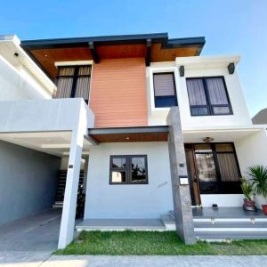 Contemporary Paradise: Stylish Home with Captivating Pool for Resort-Inspired Living_2