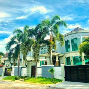 Immerse Yourself in the Lap of Luxury at this Magnificent 6- Bedroom House for Rent!FB_IMG_1687939321023