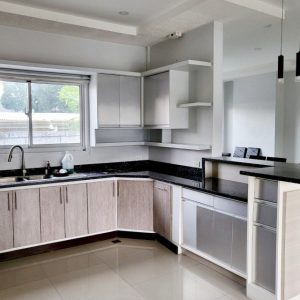 Immerse Yourself in the Lap of Luxury at this Magnificent 6- Bedroom House for Rent!IMG-673dd84b34c54779c40a235d68f43108-V