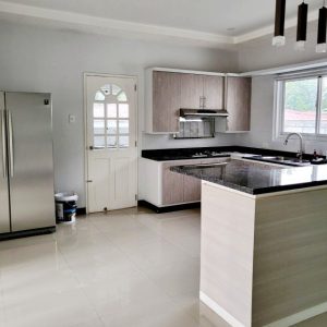 Immerse Yourself in the Lap of Luxury at this Magnificent 6- Bedroom House for Rent!IMG-9013779ece5c1a583db30dc8eb944962-V