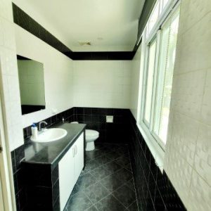 Immerse Yourself in the Lap of Luxury at this Magnificent 6- Bedroom House for Rent!IMG-d00ca6c63426462e714e2b9523a8c39b-V