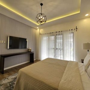 Luxury Home with Pool, 5 Bedrooms, Furnished Interiors, and Fully Equipped Kitchen_153349