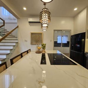 Luxury Home with Pool, 5 Bedrooms, Furnished Interiors, and Fully Equipped Kitchen_154243