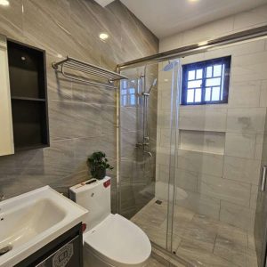 Luxury Home with Pool, 5 Bedrooms, Furnished Interiors, and Fully Equipped Kitchen_155848