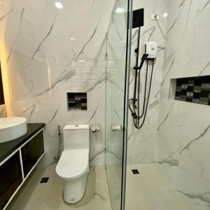 Modern and Elegant Design 5 Bedroom with Swimming Pool in Enclave911319