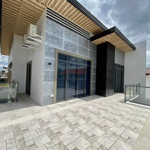 Modern and Elegant Design 5 Bedroom with Swimming Pool in Enclave941914