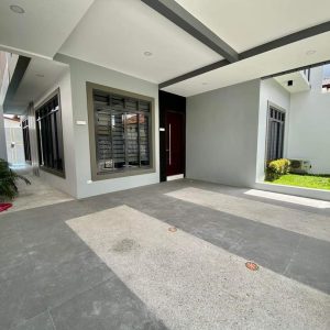 Modern and Elegant Design 5 Bedroom with Swimming Pool in Enclave945927