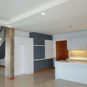 Move-In Ready - Modern Luxury 6 Bedroom Home with Pool in Secure Subdivision_1203208670133394