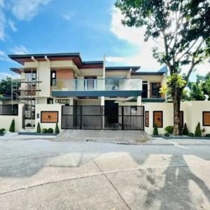 Luxurious House with Income Potential_24