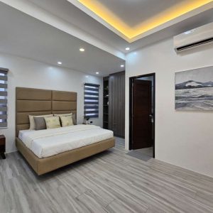 Spacious 4-Bedroom Home with Alexa Automation and Pool_160326