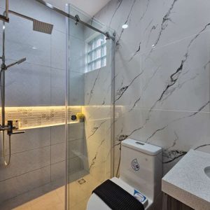 Spacious 4-Bedroom Home with Alexa Automation and Pool_161128