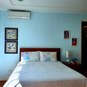 open floor plan bungalow with swimming pool in angeles 13