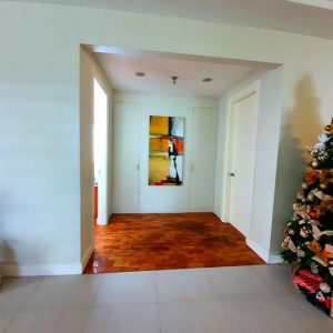 open floor plan bungalow with swimming pool in angeles 16