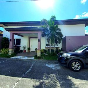 open floor plan bungalow with swimming pool in angeles 2