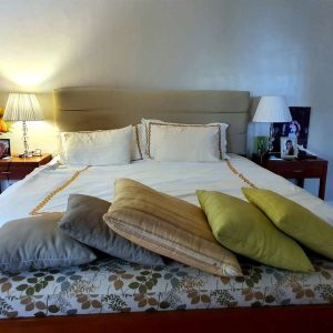 open floor plan bungalow with swimming pool in angeles 21