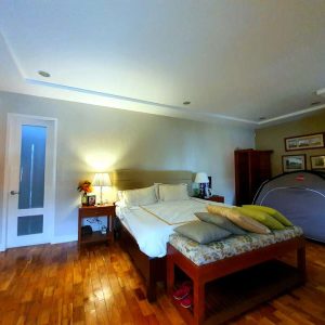 open floor plan bungalow with swimming pool in angeles 23