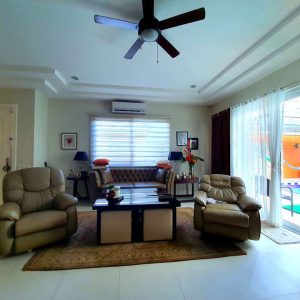 open floor plan bungalow with swimming pool in angeles 25