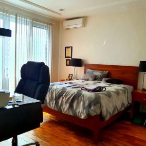 open floor plan bungalow with swimming pool in angeles 4