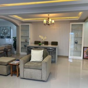 Luxurious House with Income Potential_4