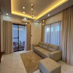 Contemporary 4BR Home near Clark_3