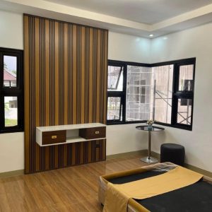 Luxurious House with Income Potential_13