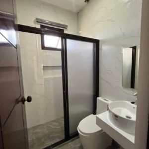 Contemporary 4BR Home near Clark_9