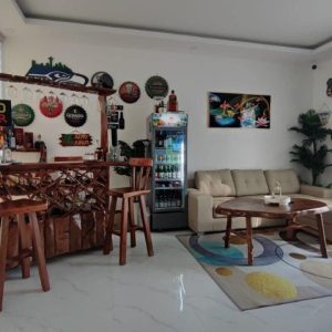 Contemporary 4BR Home near Clark_7