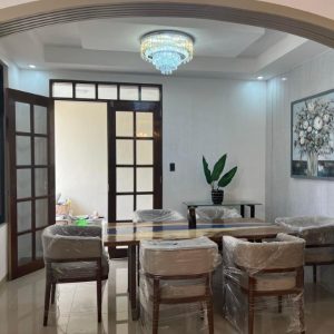 Luxurious House with Income Potential_10