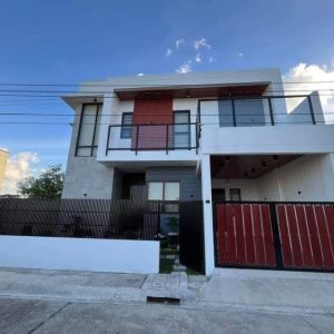 Contemporary 4BR Home near Clark_5