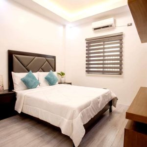 sophisticated_smart_home_in_forest_park_north 1