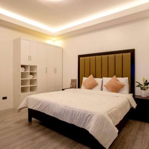 sophisticated_smart_home_in_forest_park_north 18