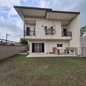 spacious_2_storey_home_in_town_and_country_with_big_yard 0