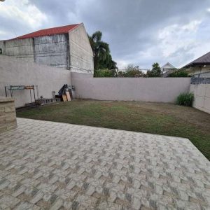 spacious_2_storey_home_in_town_and_country_with_big_yard 2