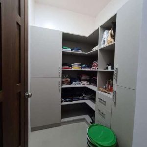 spacious_2_storey_home_in_town_and_country_with_big_yard 8