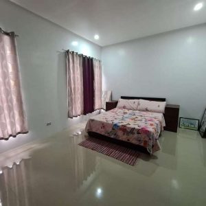 spacious_2_storey_home_in_town_and_country_with_big_yard 9